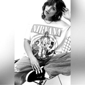 Nirvana White & Black Graphic T-shirt Y2k Grunge Size Medium M